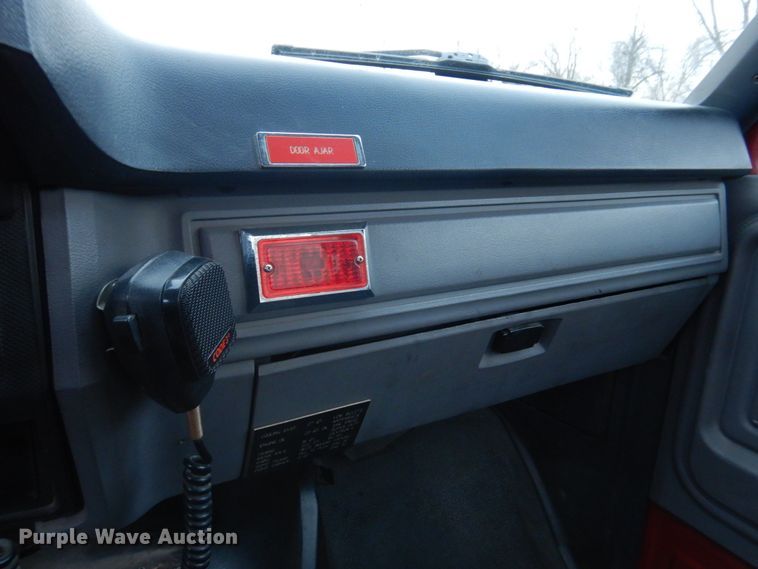 image for item DH8148 1995 Ford F800  pumper fire truck