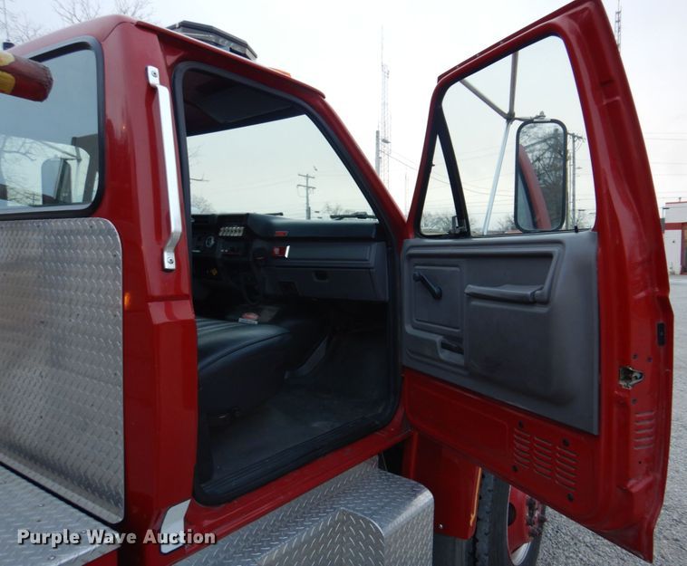 image for item DH8148 1995 Ford F800  pumper fire truck