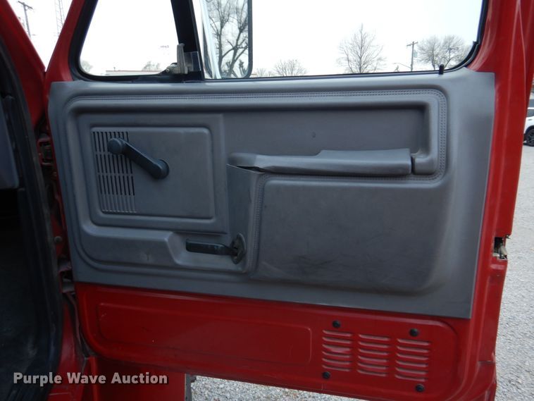 image for item DH8148 1995 Ford F800  pumper fire truck