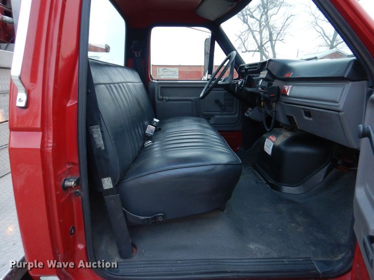 image for item DH8148 1995 Ford F800  pumper fire truck