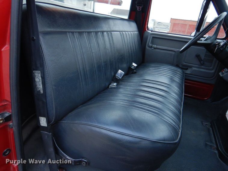 image for item DH8148 1995 Ford F800  pumper fire truck