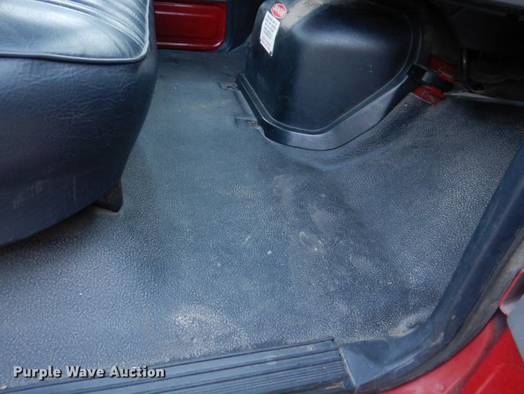 image for item DH8148 1995 Ford F800  pumper fire truck