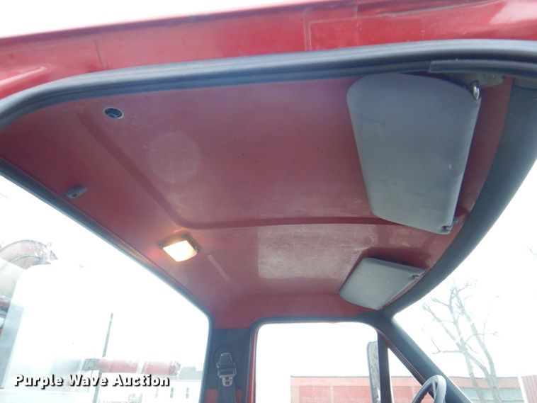 image for item DH8148 1995 Ford F800  pumper fire truck