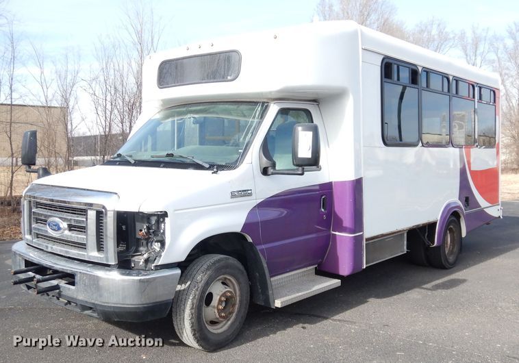 image for item DH8781 2017 Ford E450 Super Duty  shuttle bus