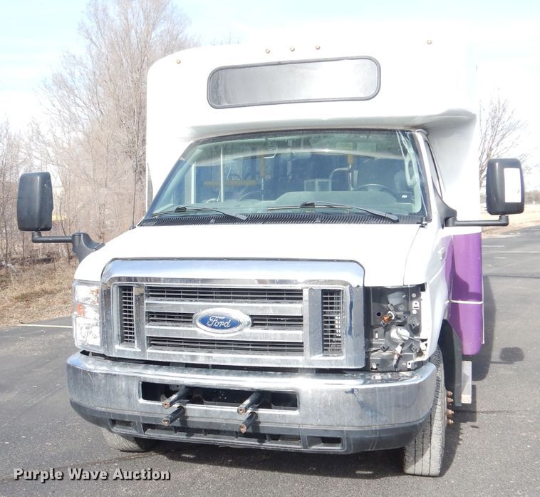 image for item DH8781 2017 Ford E450 Super Duty  shuttle bus