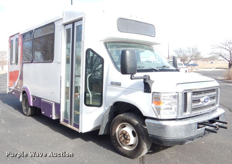 image for item DH8781 2017 Ford E450 Super Duty  shuttle bus