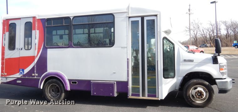 image for item DH8781 2017 Ford E450 Super Duty  shuttle bus