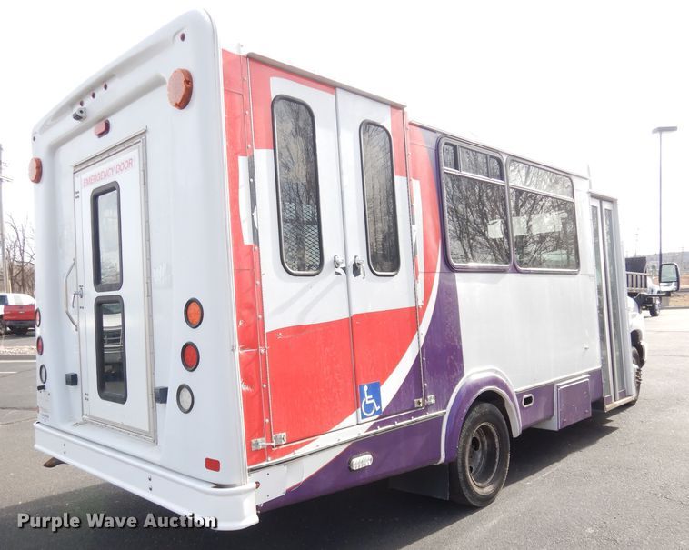 image for item DH8781 2017 Ford E450 Super Duty  shuttle bus