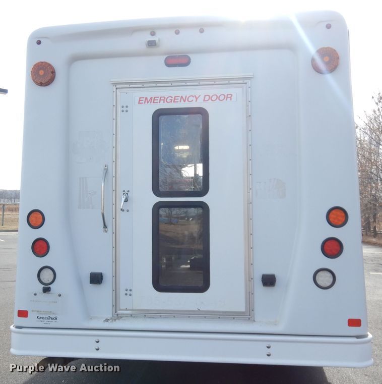 image for item DH8781 2017 Ford E450 Super Duty  shuttle bus