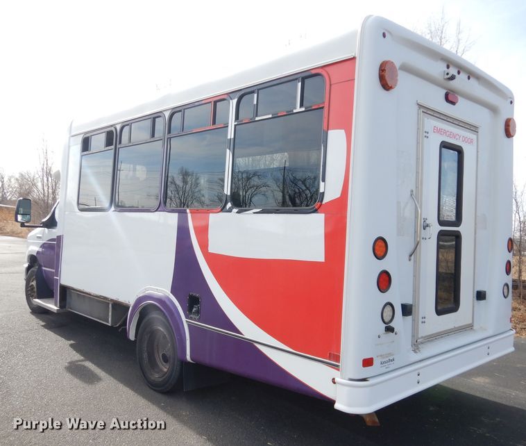 image for item DH8781 2017 Ford E450 Super Duty  shuttle bus