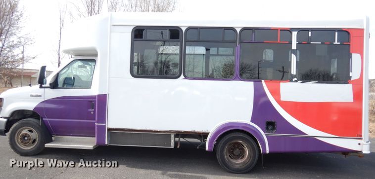 image for item DH8781 2017 Ford E450 Super Duty  shuttle bus