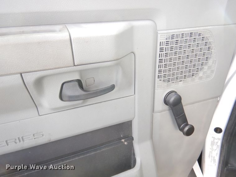 image for item DH8781 2017 Ford E450 Super Duty  shuttle bus