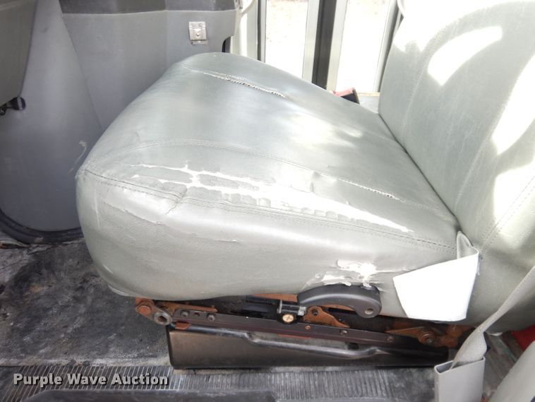 image for item DH8781 2017 Ford E450 Super Duty  shuttle bus