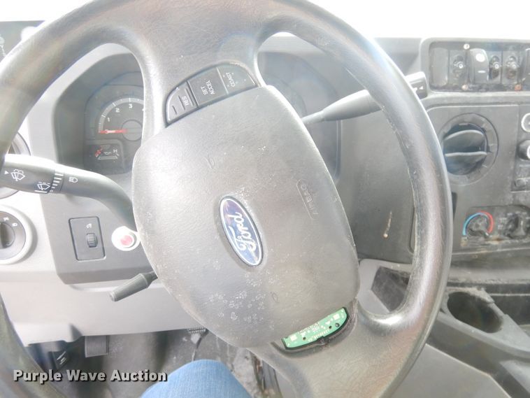 image for item DH8781 2017 Ford E450 Super Duty  shuttle bus