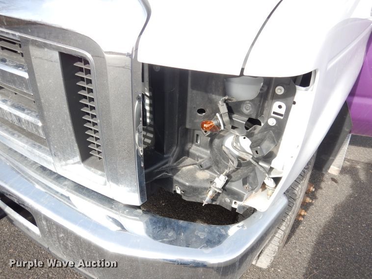 image for item DH8781 2017 Ford E450 Super Duty  shuttle bus