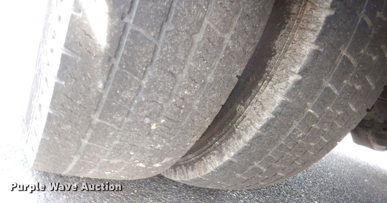 image for item DH8781 2017 Ford E450 Super Duty  shuttle bus