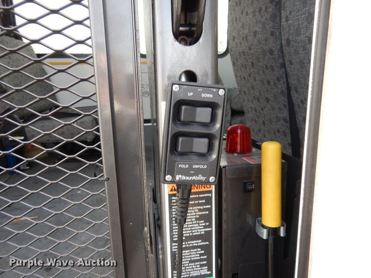 image for item DH8781 2017 Ford E450 Super Duty  shuttle bus