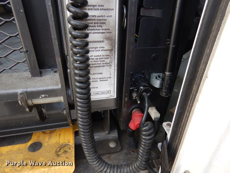 image for item DH8781 2017 Ford E450 Super Duty  shuttle bus