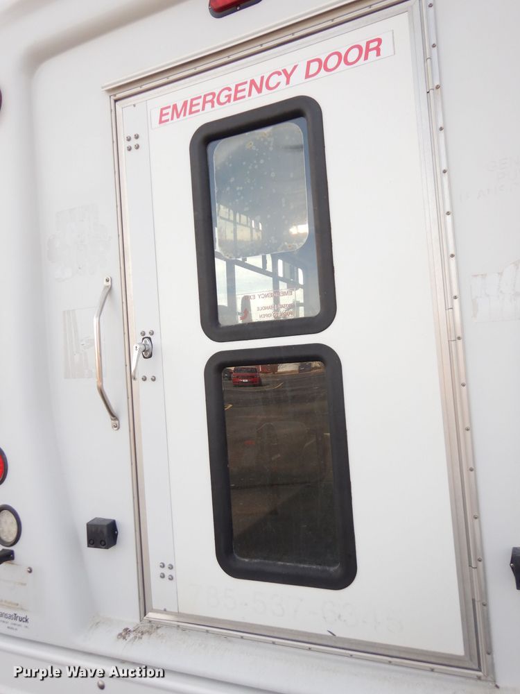 image for item DH8781 2017 Ford E450 Super Duty  shuttle bus