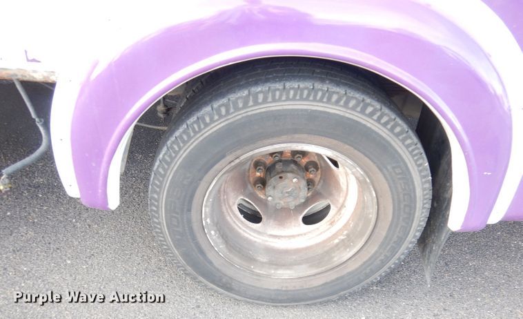 image for item DH8781 2017 Ford E450 Super Duty  shuttle bus