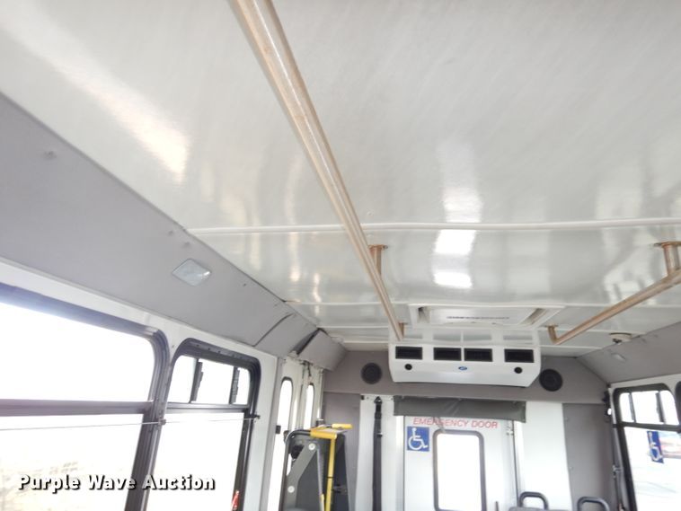 image for item DH8781 2017 Ford E450 Super Duty  shuttle bus