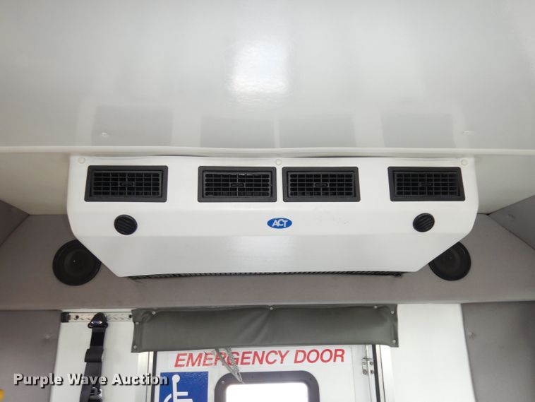 image for item DH8781 2017 Ford E450 Super Duty  shuttle bus