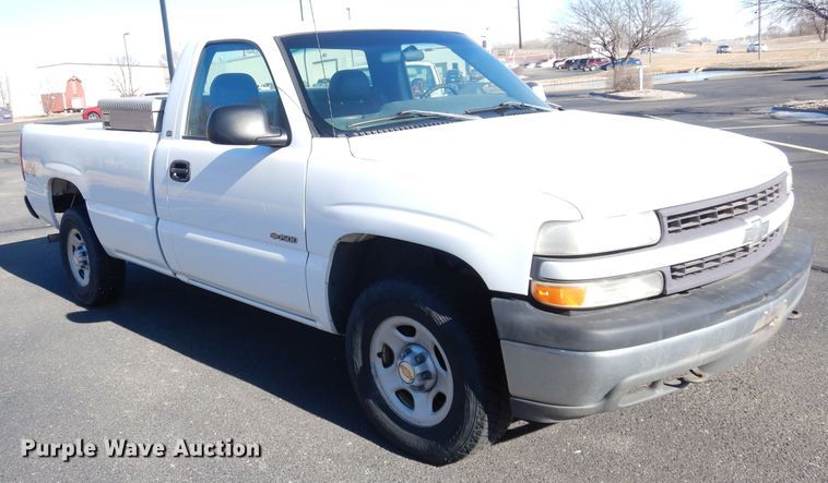 image for item DH8782 2001 Chevrolet Silverado 1500  pickup truck