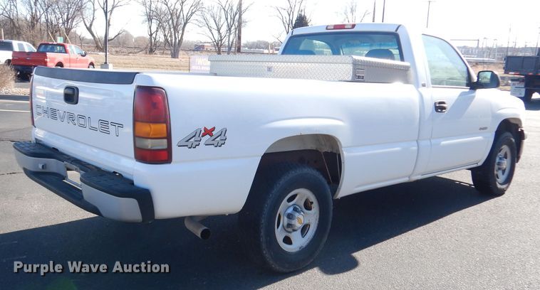 image for item DH8782 2001 Chevrolet Silverado 1500  pickup truck