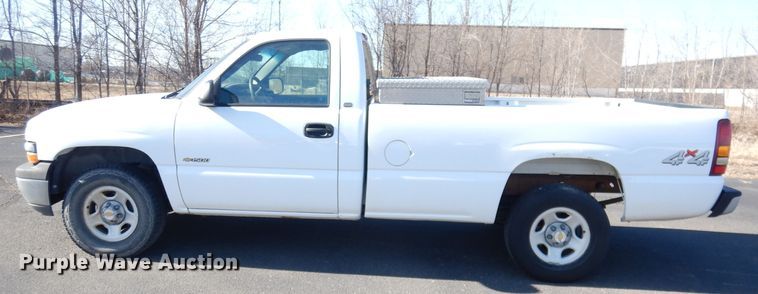 image for item DH8782 2001 Chevrolet Silverado 1500  pickup truck