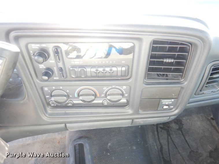 image for item DH8782 2001 Chevrolet Silverado 1500  pickup truck