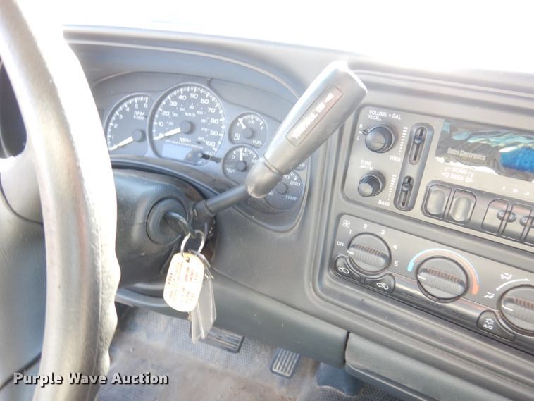 image for item DH8782 2001 Chevrolet Silverado 1500  pickup truck