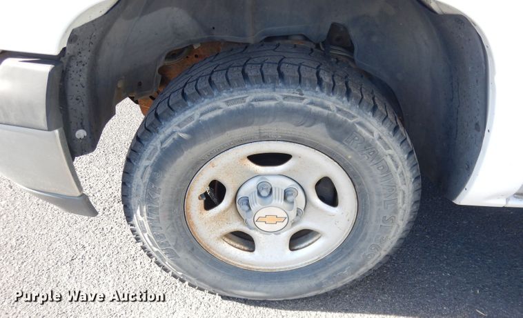 image for item DH8782 2001 Chevrolet Silverado 1500  pickup truck