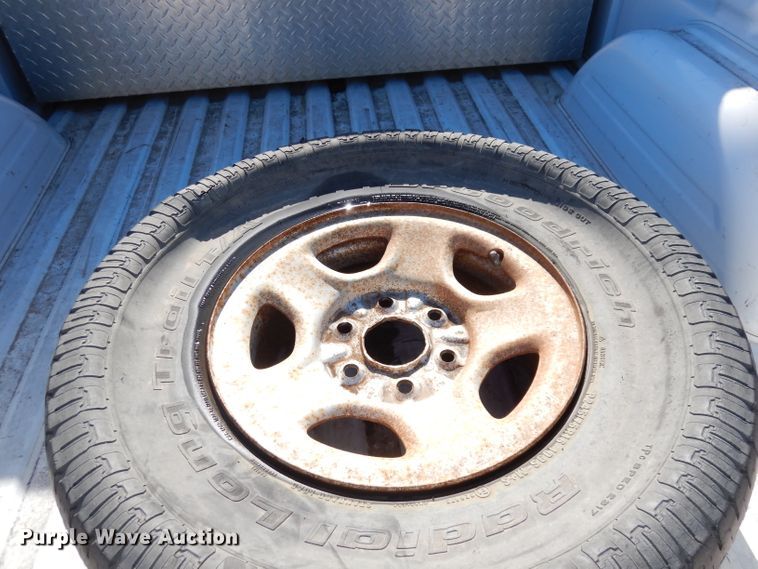 image for item DH8782 2001 Chevrolet Silverado 1500  pickup truck