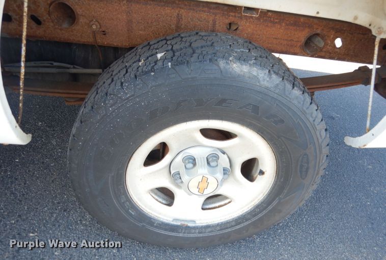 image for item DH8782 2001 Chevrolet Silverado 1500  pickup truck