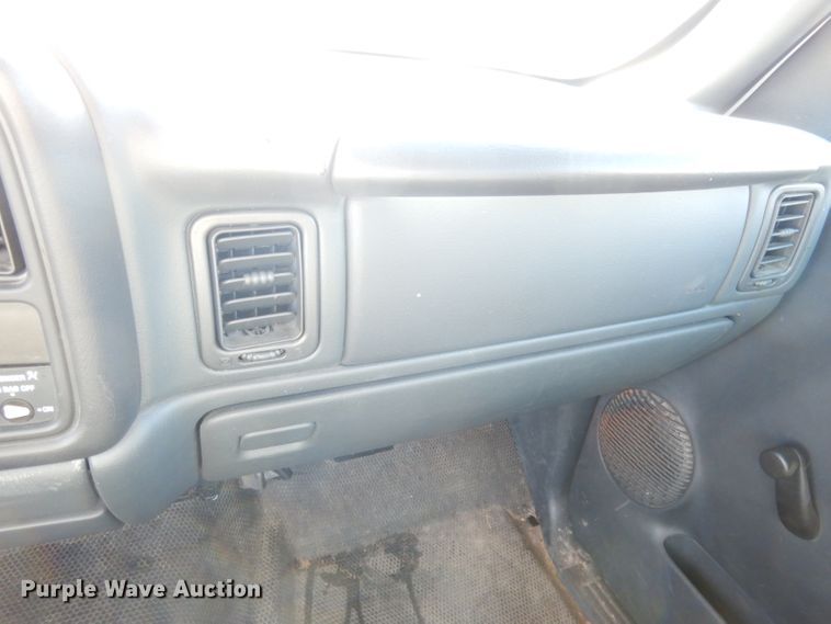 image for item DH8782 2001 Chevrolet Silverado 1500  pickup truck