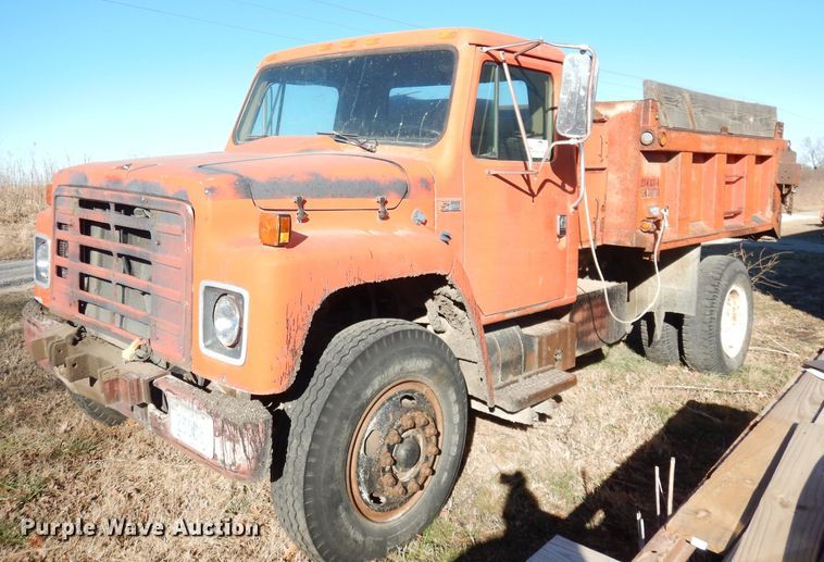 image for item DH8784 1984 International 1754  dump truck