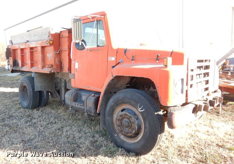image for item DH8784 1984 International 1754  dump truck