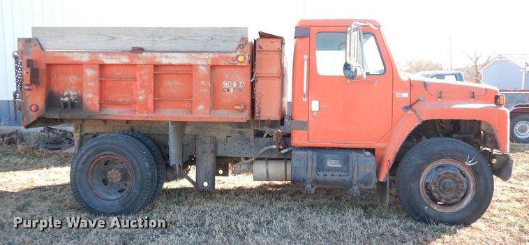 image for item DH8784 1984 International 1754  dump truck