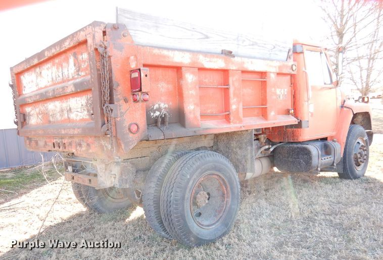 image for item DH8784 1984 International 1754  dump truck