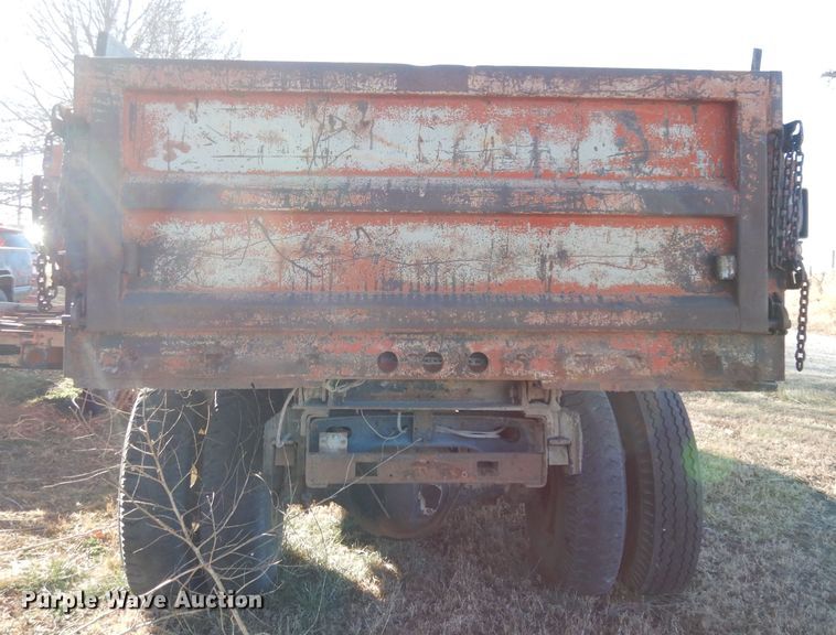 image for item DH8784 1984 International 1754  dump truck