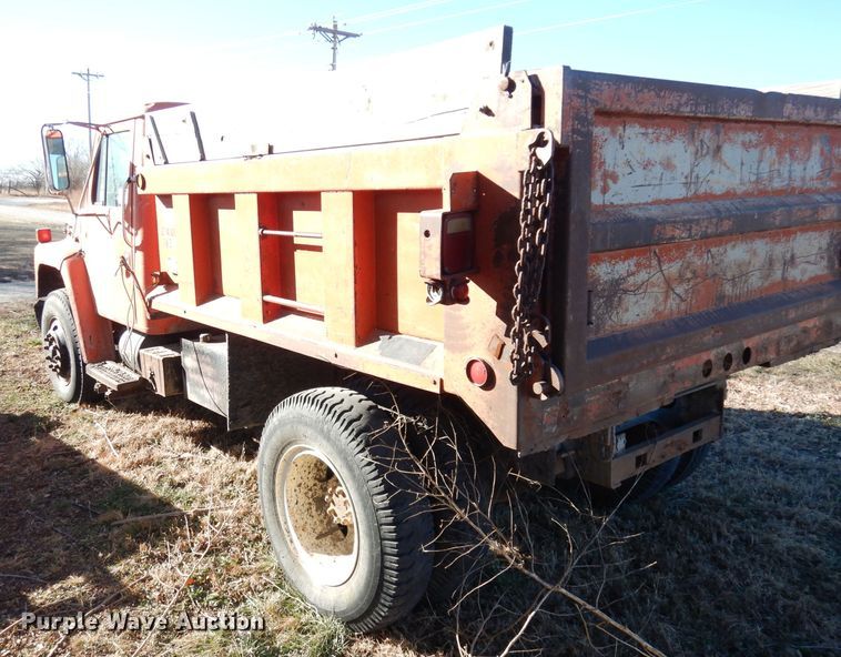 image for item DH8784 1984 International 1754  dump truck