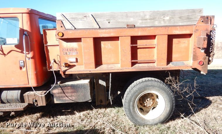 image for item DH8784 1984 International 1754  dump truck