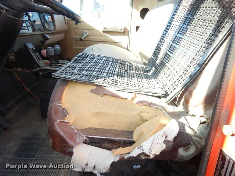 image for item DH8784 1984 International 1754  dump truck