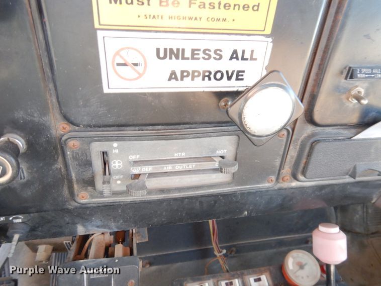 image for item DH8784 1984 International 1754  dump truck