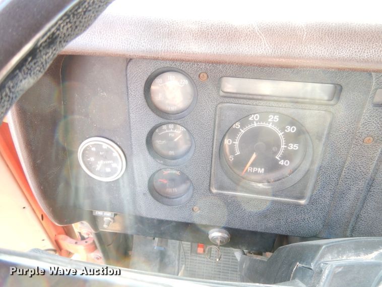 image for item DH8784 1984 International 1754  dump truck