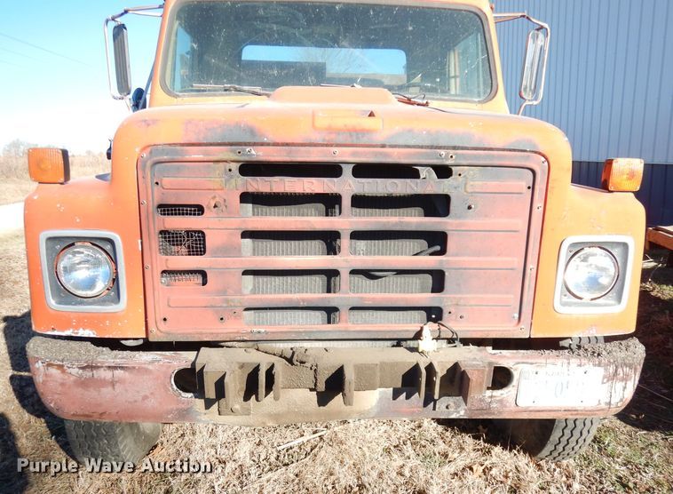 image for item DH8784 1984 International 1754  dump truck