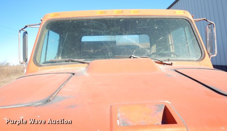 image for item DH8784 1984 International 1754  dump truck