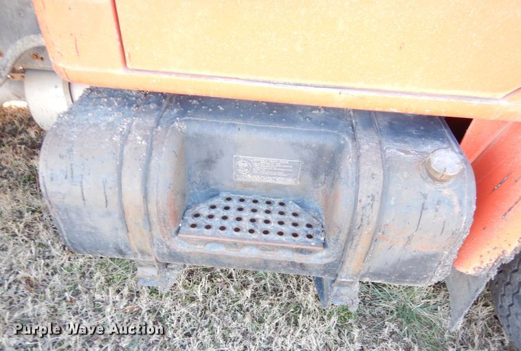 image for item DH8784 1984 International 1754  dump truck