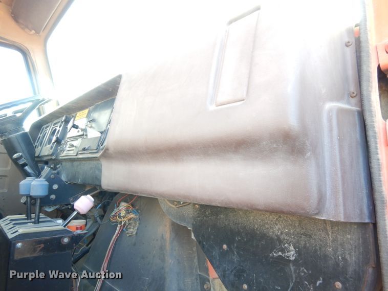 image for item DH8784 1984 International 1754  dump truck