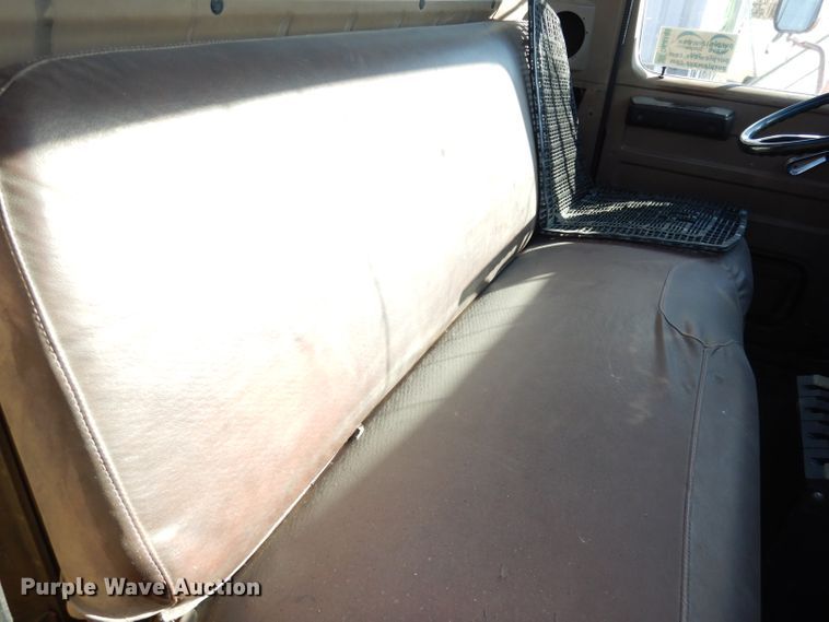 image for item DH8784 1984 International 1754  dump truck